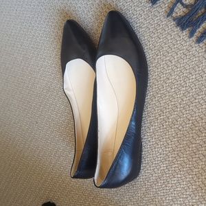 pointy toe black flats